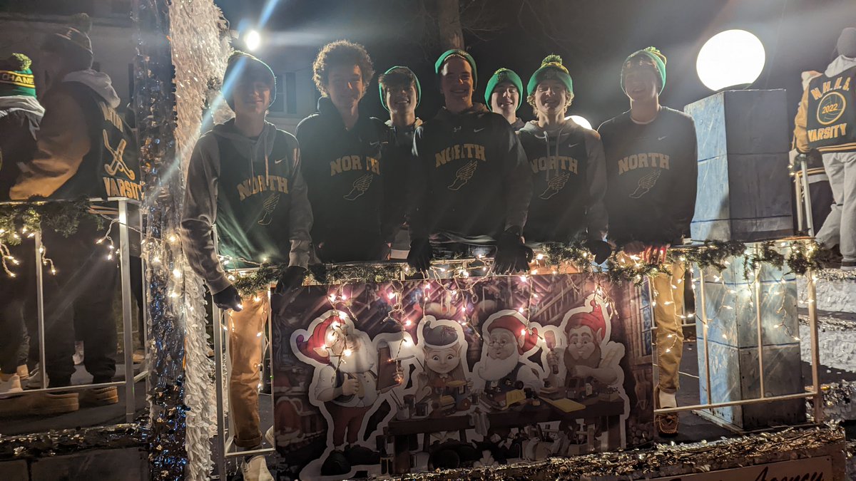 NHHS_Lions's tweet photo. Our Fall State Champions and Band spreading some Holiday Cheer at the 35th Annual Clinton Christmas Parade! 🎄🦁 https://t.co/hH8Jl3oKf0