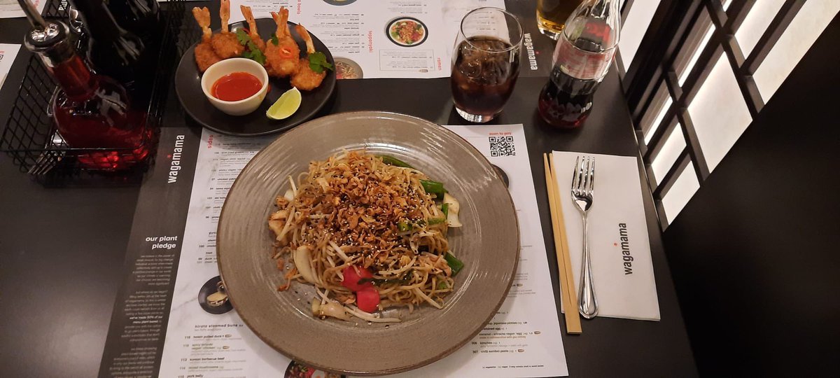 theWRPA's tweet photo. A big thank you to @wagamama_uk #Swansea for hosting us this weekend and looking after our players🍴😍
We can’t wait to come back soon! 
Check out the brand new restaurant at the bottom of Wind St 🙌🏼

#wagamama #waga #wagamamauk #wagamamaswansea #swansea #wrpa #rugby #foodie https://t.co/9N7TZjFiui