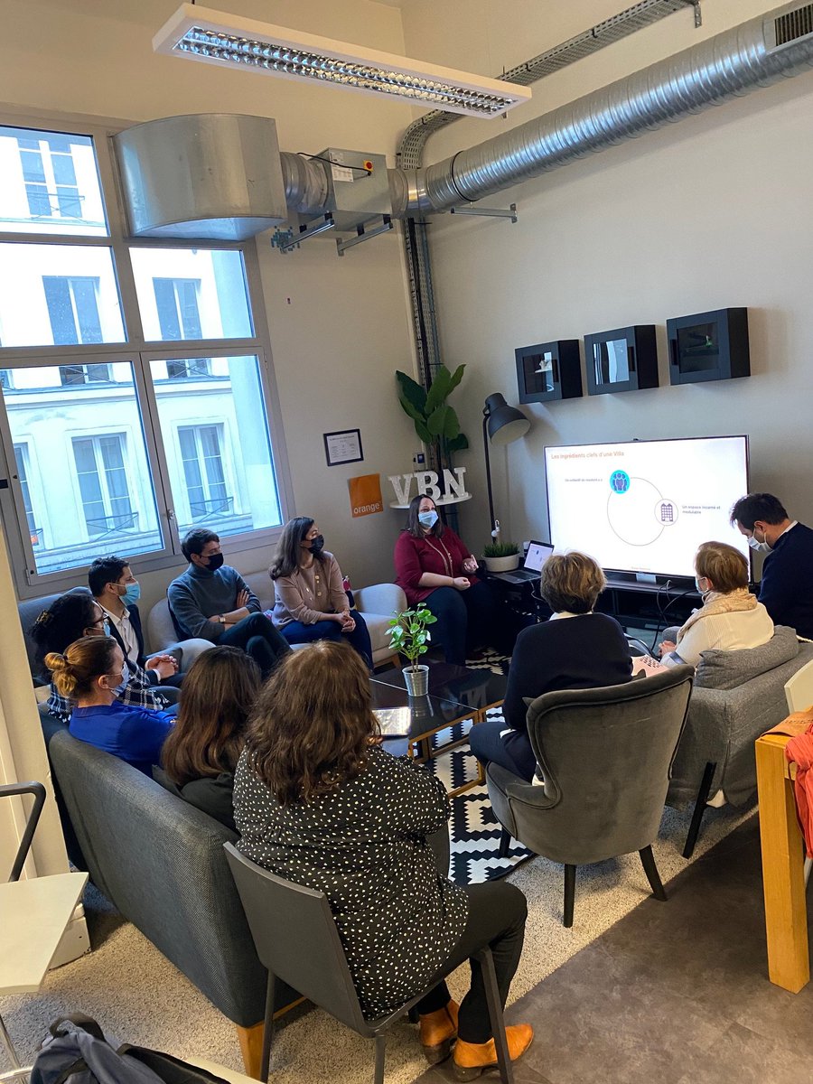 Villa_BN's tweet photo. Les membres de @businessfrance ont rendu visite à la @Villa_BN. On a pu échanger avec eux sur les enjeux suivants : des locaux agiles, le confort des collaborateur et l'hybridation des modes de travail. 
Des discussions constructives avec nos équipes résidentes.
#espacedetravail https://t.co/LxEQik8HMj