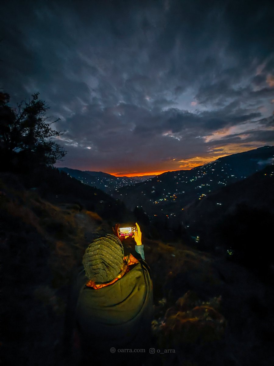 O_arra_'s tweet photo. "Golden hour is my happy hour"
#sunset #shimla #december #HimachalPradesh #Himachal #Outdoors #beautiful #x60proplus #clouds #evening https://t.co/FnvnNkJPlz