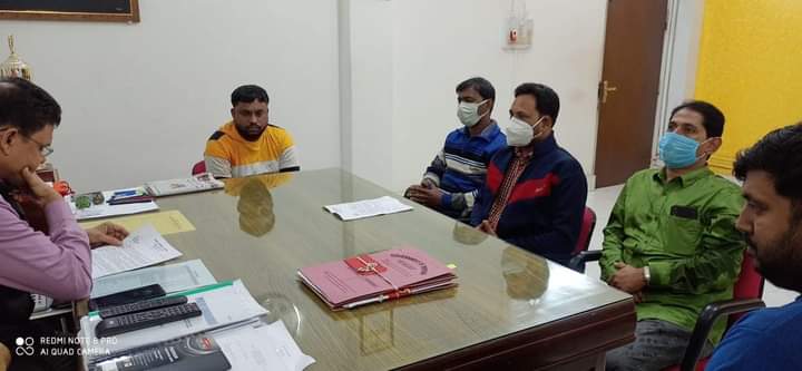 Surajit24839702's tweet photo. #এিপুরা
রাজ্যে সন্ত্রাস, হামলা, লুটপাট, আক্রমণ, রাহাজানি বন্ধ করা ও খয়েরপুরে বাম যুব কর্মী সমীরন করের আক্রমনকারীদের গ্রেপ্তারের দাবিতে পশ্চিম ত্রিপুরা জেলা পুলিশ সুপারের নিকট ডেপুটেশান। উপস্থিত ছিলেন dyfi রাজ্য সম্পাদক নবারুণ দেব প্রমূখ........ https://t.co/9dxn1pWvNs