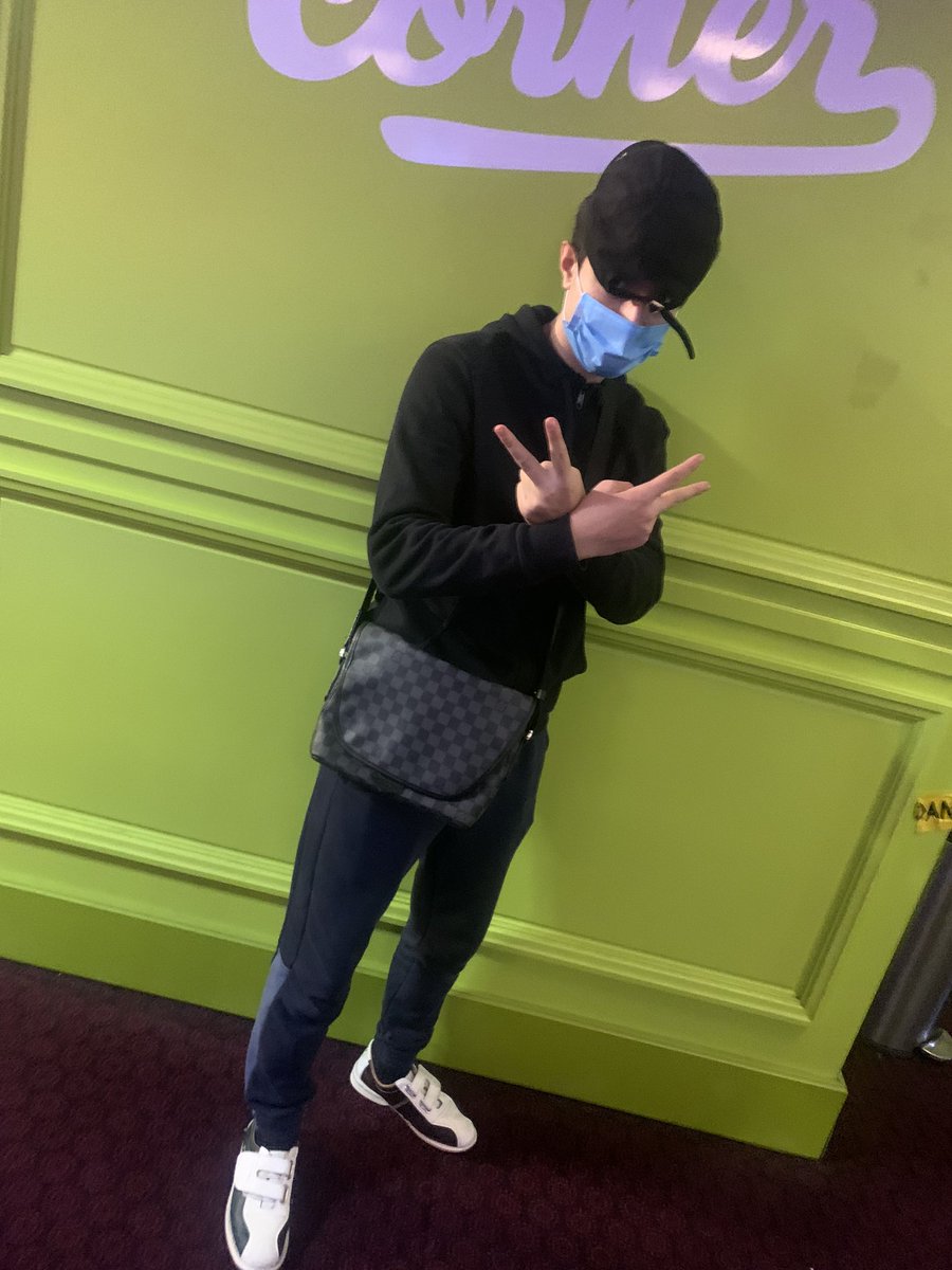 jaja93290's tweet photo. @Yaniis93v @nono93tr @larafaledebgnx @ZemmourEric Une dégaine de client @larafaledebgnx https://t.co/nLokkAJTe9