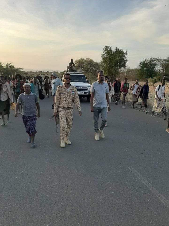 Tahir_A_Ebrahim's tweet photo. #ENDF +#APF
የአፋር ህዝባዊ ሠራዊት ከሃገር መከላከያ ሠራዊት ጋር ባቲ ከተማ ላይ!!
#Bati
#NoMore 
#EthiopiaShallPrevail https://t.co/IkWTSo9S6z