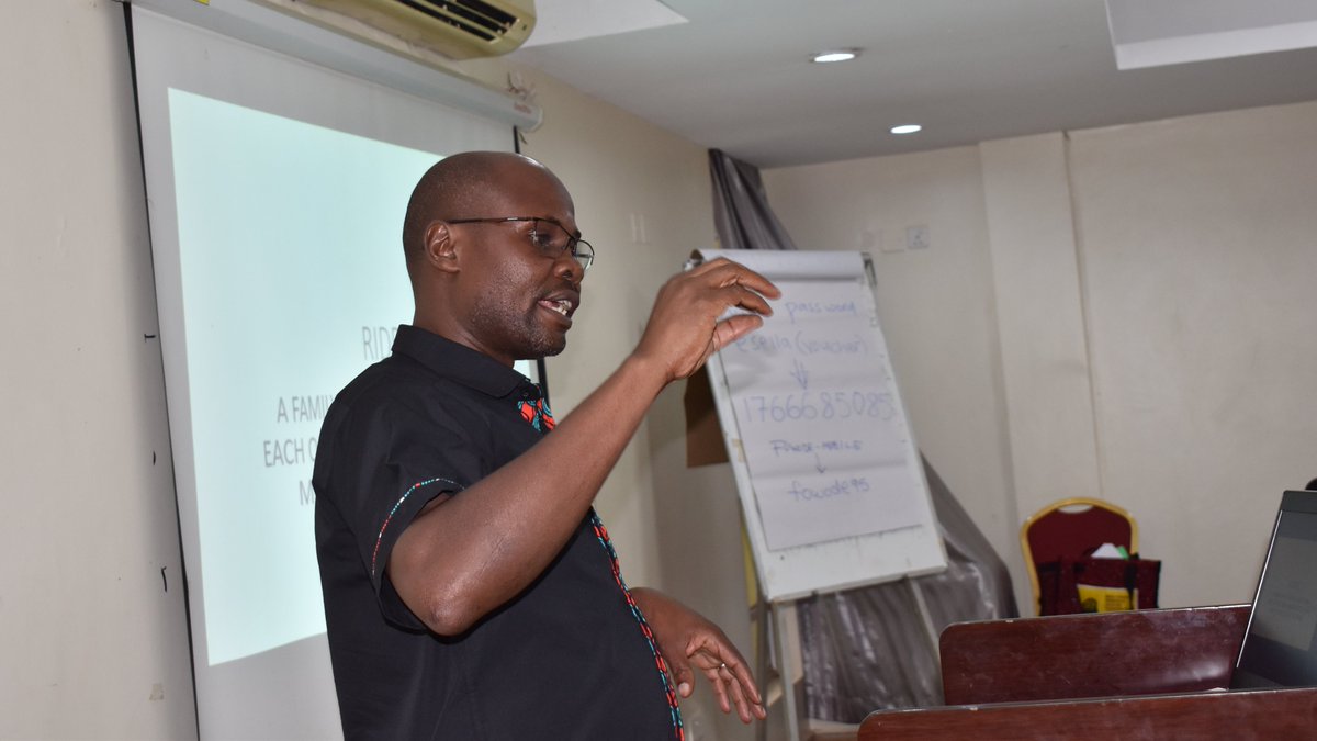 FOWODE_UGANDA's tweet photo. Joachim Kabaisera, Head - Finance and Administration department gives an overview of the Institutional Development and Sustainability Program (IDEAS). Need I say that #FOWODELegacy falls under this docket🙂  
#FOWODEAPM21
@kabaisera https://t.co/ICXy8jCwep