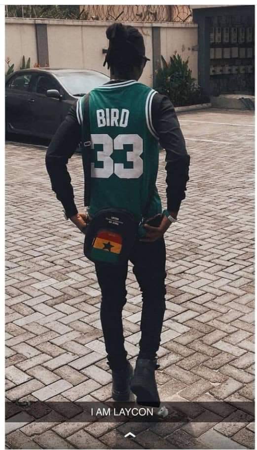 AmekBoss's tweet photo. Rock it for moi....you appreciate and little thing fans do for you....GH iCons and #Amek love you......When GH were supporting, streaming your music, hyping and voting for you, no one said we should drop it....but you using a gift from us...now they see you shd promote 9ja... https://t.co/fsd5jdGGuG