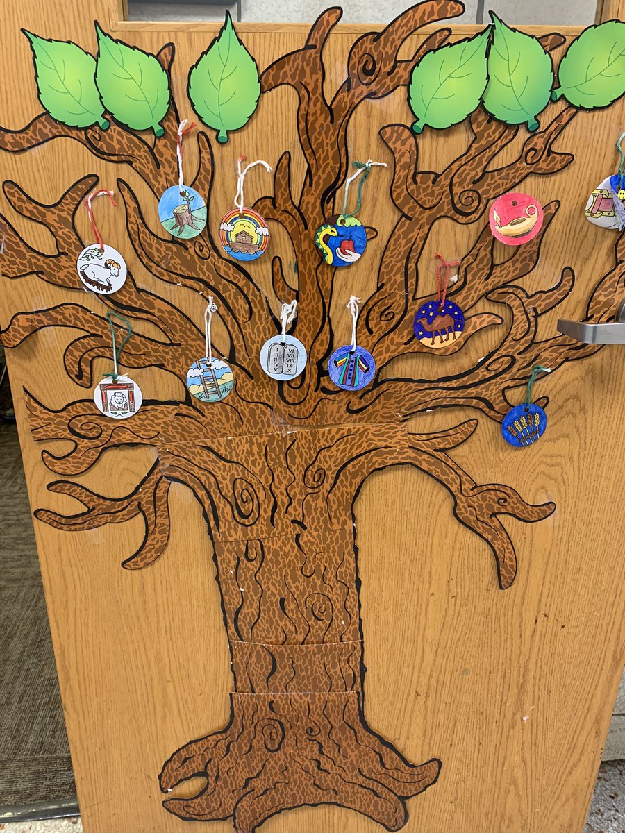 stanthonyindy's tweet photo. Our Advent celebrations have begun with wreaths on bulletin boards and Jesse trees. https://t.co/I9ToBbXcPj