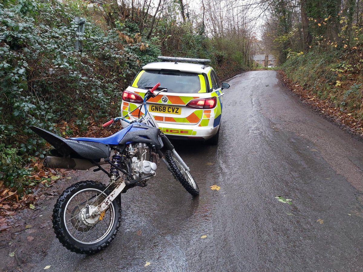 KentPoliceMaid's tweet photo. Another unregistered motorbike has been seized by #MaidstoneTaskForce today, after the rider was seen driving recklessly through #Parkwood and #Shepway. The rider had no licence, no insurance and wasn't wearing a helmet. #seized #noinsurance https://t.co/2Ac5eyVK9m