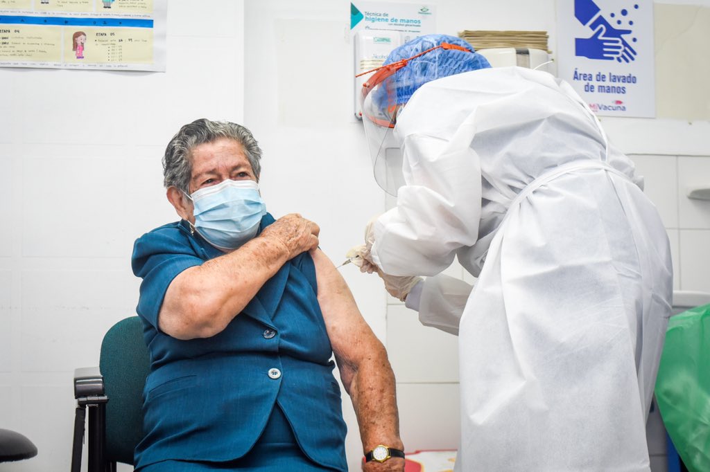 AlcaldiadeMed's tweet photo. El 2020 fue un año retador para la ciudad, pero gracias al esfuerzo y la vacunación pudimos reactivarnos y ser referente en el manejo de la pandemia por la #COVID19 🦠😷.  

Empezamos esta semana con la invitación a vivir la #CumbreSaludMedellín este 6 y 7 de diciembre. https://t.co/1Z7fW9iC5w