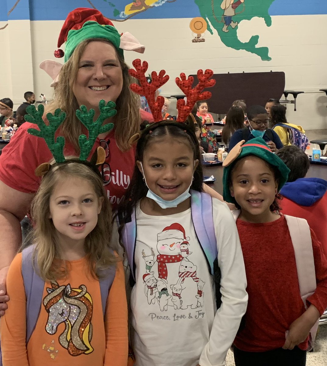 DianeBurkeRead's tweet photo. It’s a great day to be an Oaks Owl!  Look at these elves and reindeer I found at breakfast today!  @HumbleISD_OE #LoveDressUpDays https://t.co/4wSloKxNvk