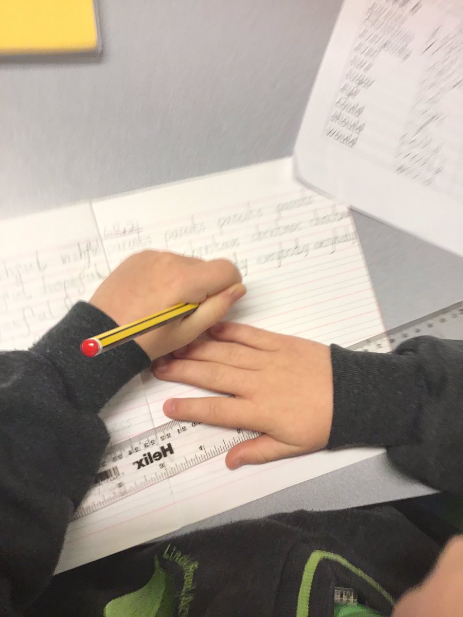 LindenRDPoplar's tweet image. Developing our handwriting. 
#LindenEnglish #Handwriting @LindenRoad