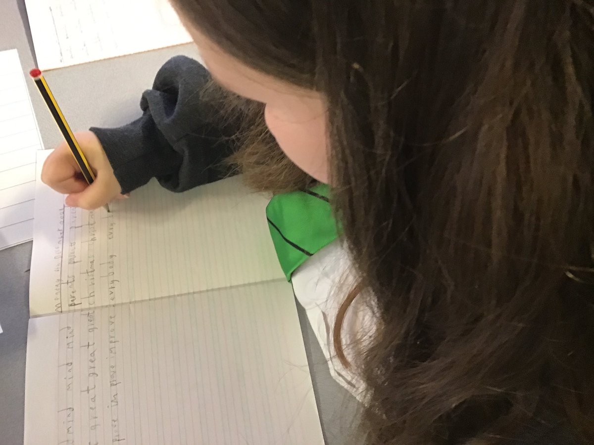 LindenRDPoplar's tweet image. Developing our handwriting. 
#LindenEnglish #Handwriting @LindenRoad
