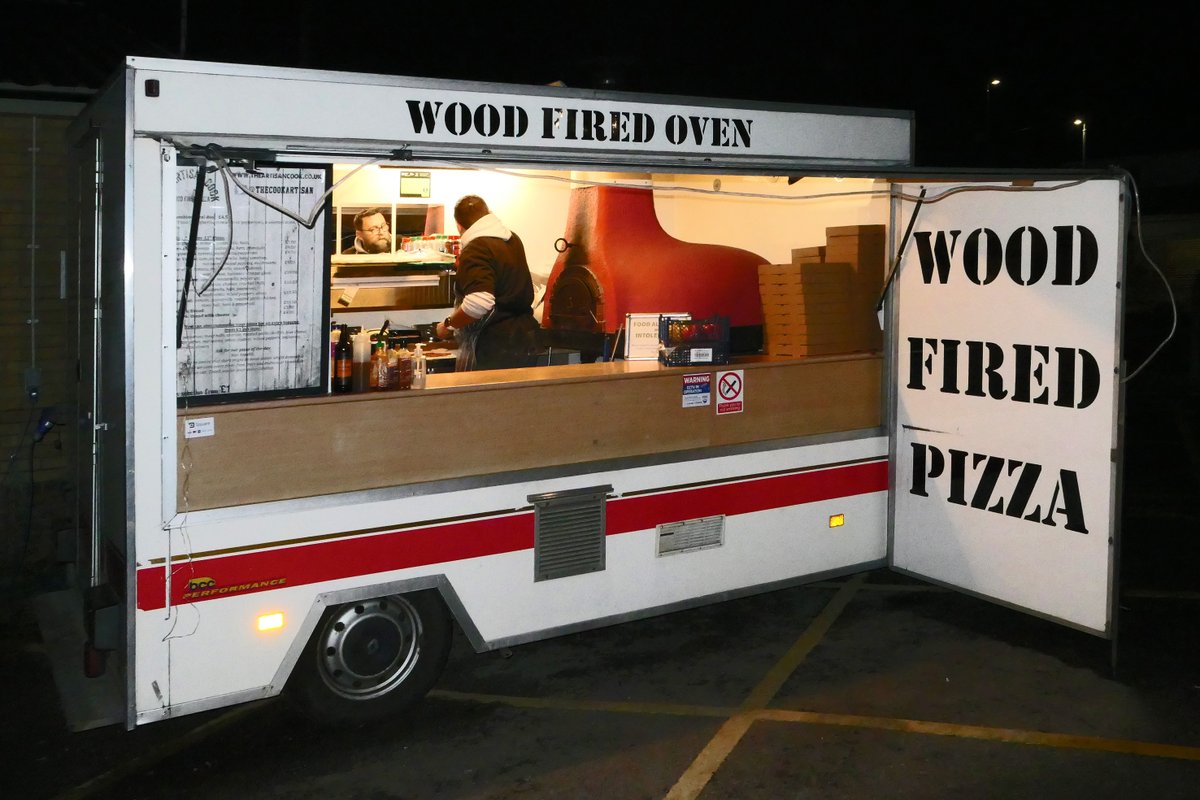 SullyClub's tweet image. Great Pizzas at Sully Sports and Social Club.

The Artisan Cook has a pitch in our car park every Wednesday, Thursday, Friday, and Saturday, selling takeaway, wood-fired pizzas.

Mobile - 07895 092875
Email - info@theartisancook.co.uk
theartisancook.co.uk