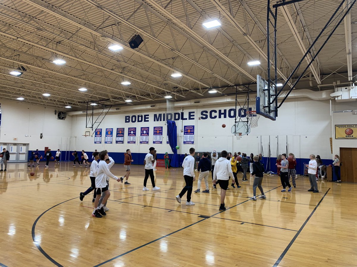 NCAPS_AD's tweet photo. Dunks 🏀 and Donuts 🍩 this morning to celebrate the awesome work of our @BodePatriots honor roll students https://t.co/DeBcY09Afq