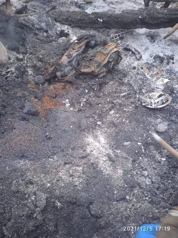 Tw // Sensitive Content Terrorist junta troops abducted to NgunNeiThang from ChaungGwa vlg, Kalay from his farm on Dec5 and burnt down his house with him tied inside. #Dec6Coup #TerroristsJunta #WhatsHappeningInMyanmar