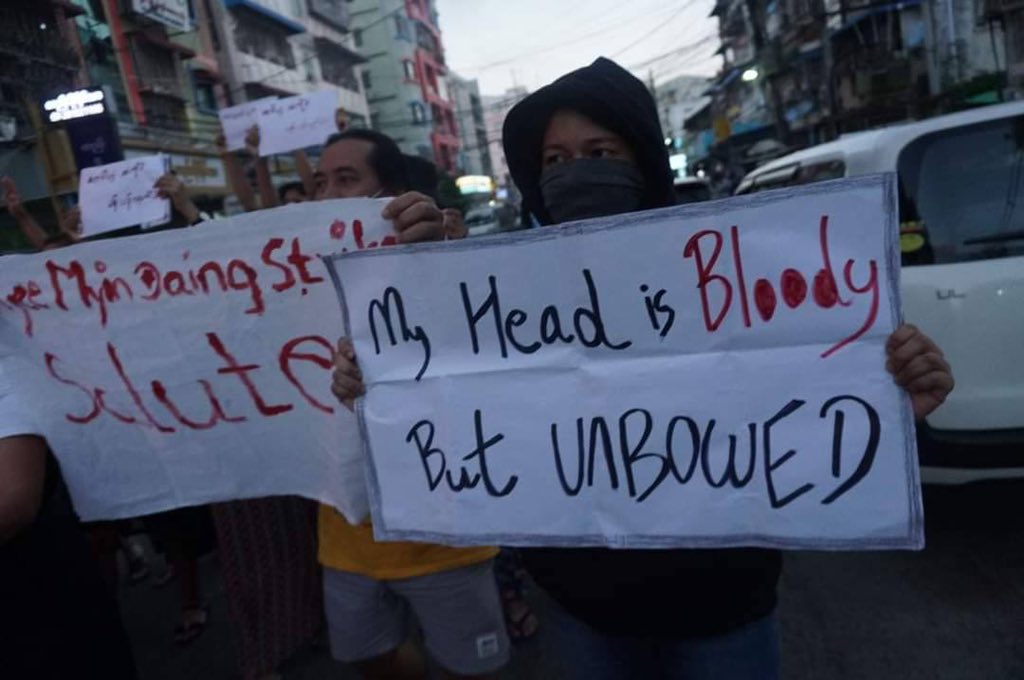 KLT_96's tweet photo. Brave protesters in Yangon showing that the Dictators won't be able to rule with Fear on public anymore.
"We shall not be govern."

#WhatsHappeningInMyanmar
#Dec6Coup
https://t.co/7F2GPq11Kq