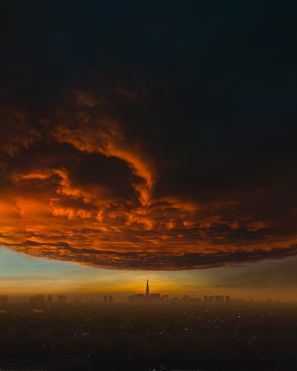 trungbaotr's tweet photo. wrath of the withering sky https://t.co/LXzWI4YA2e