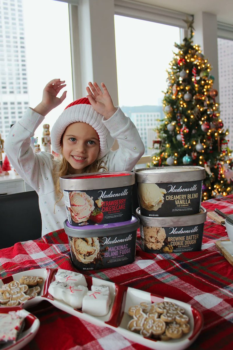 GoldCoastGirl__'s tweet photo. NEW POST >> HOW TO CREATE A HOLIDAY-THEMED SUNDAE BAR WITH @Hudsonville_IC >> https://t.co/1bSQwXnQaN #icecream #sundaebar #holidayseason https://t.co/1XHAivpQj1