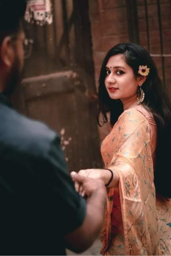 Pinkshmita's tweet photo. जाने कब
मिली नज़र से नज़र 
झूमी ज़िन्दगी मुस्कुरा कर
#Shmita  #शब्दनिधि  #शब्द_सलिल https://t.co/89OAQ6TUfp