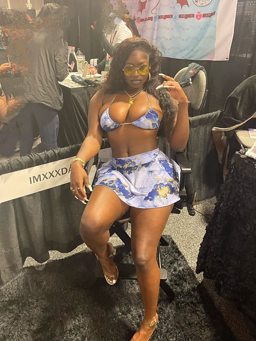 1 pic. 😮&zwj;💨 EXXXOTICA Was fun asf. https://t.co/GydqKoupNj