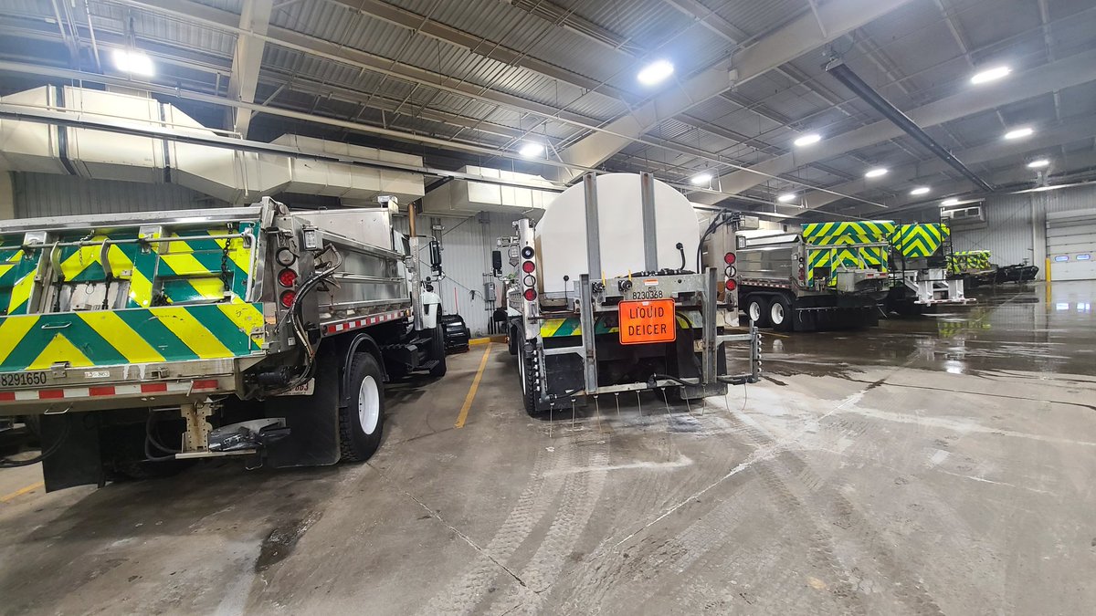 mbruning81's tweet photo. Here in Williams County, ODOT shares resources like salt, brine, and storage space with local municipalities. It's a great partnership that helps everyone. #LoopOnLocation https://t.co/MlfDGNRwZV