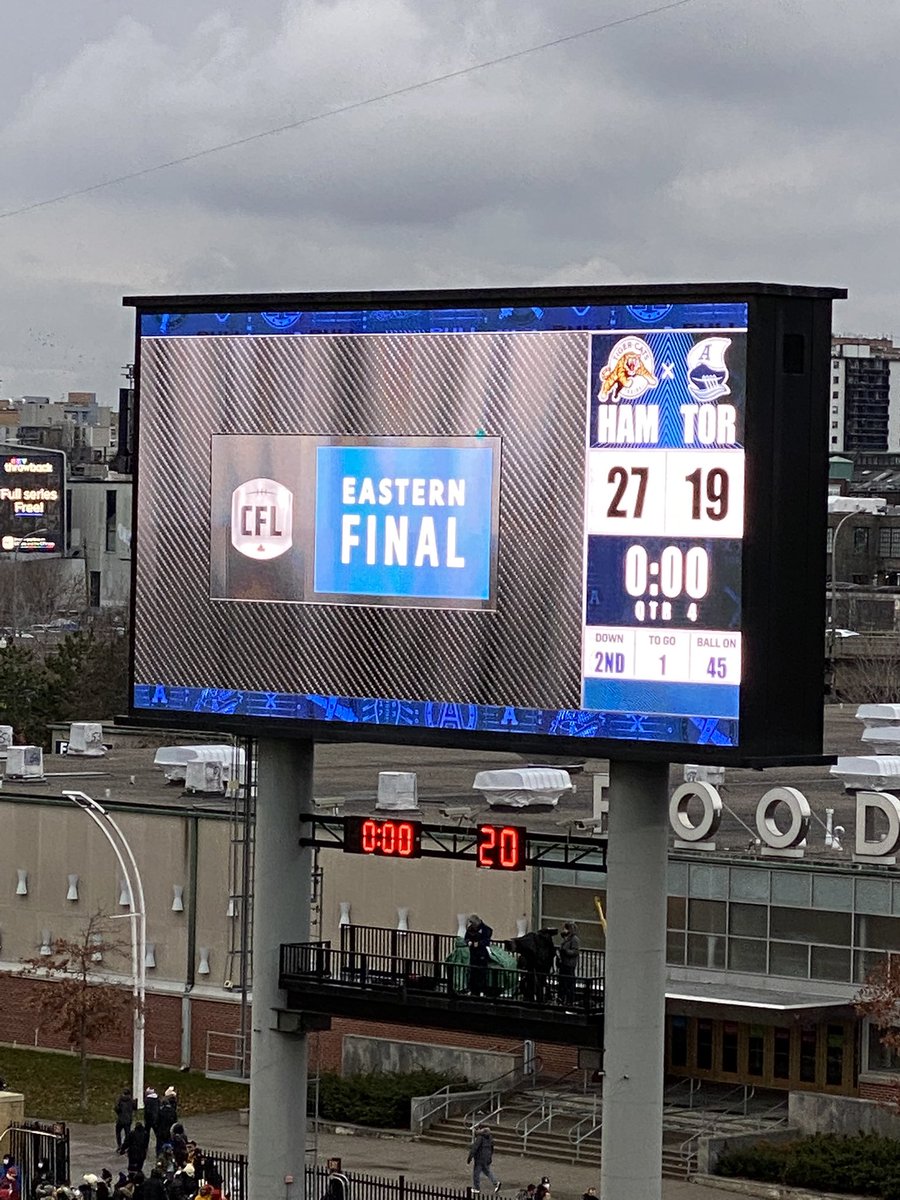 AndrewONielsen's tweet photo. We came, we saw we conquered! We’re in the #GreyCup !!! #onegameleft #TigerTown #Easternchamps #CFL #cflplayoffs @CFL @Ticats #oskeeweewee #ticats https://t.co/fgLbtNoaEx
