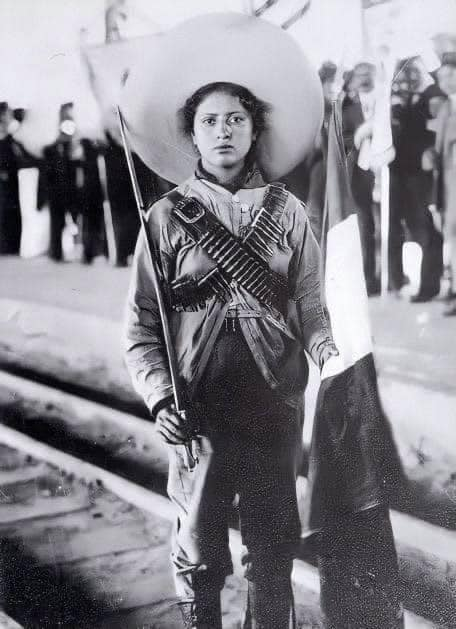 artamumu's tweet photo. Historia de la Adelita, ¿quién fue la mujer más popular de la Revolución Mexicana? 
Adela Velarde Pérez, La Adelita, nació en Ciudad Juárez,Chihuahua, el 8 de septiembre de 1900. Su figura protagoniza uno de los corridos más populares durante la Revolución Mexicana (hilo) https://t.co/rzfK0A2dAH