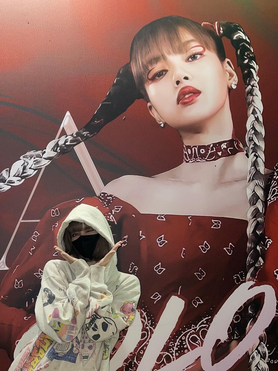 cyanblink's tweet photo. Lisa Weverse update 💕 @blackpink https://t.co/3cG0ZxvMGq