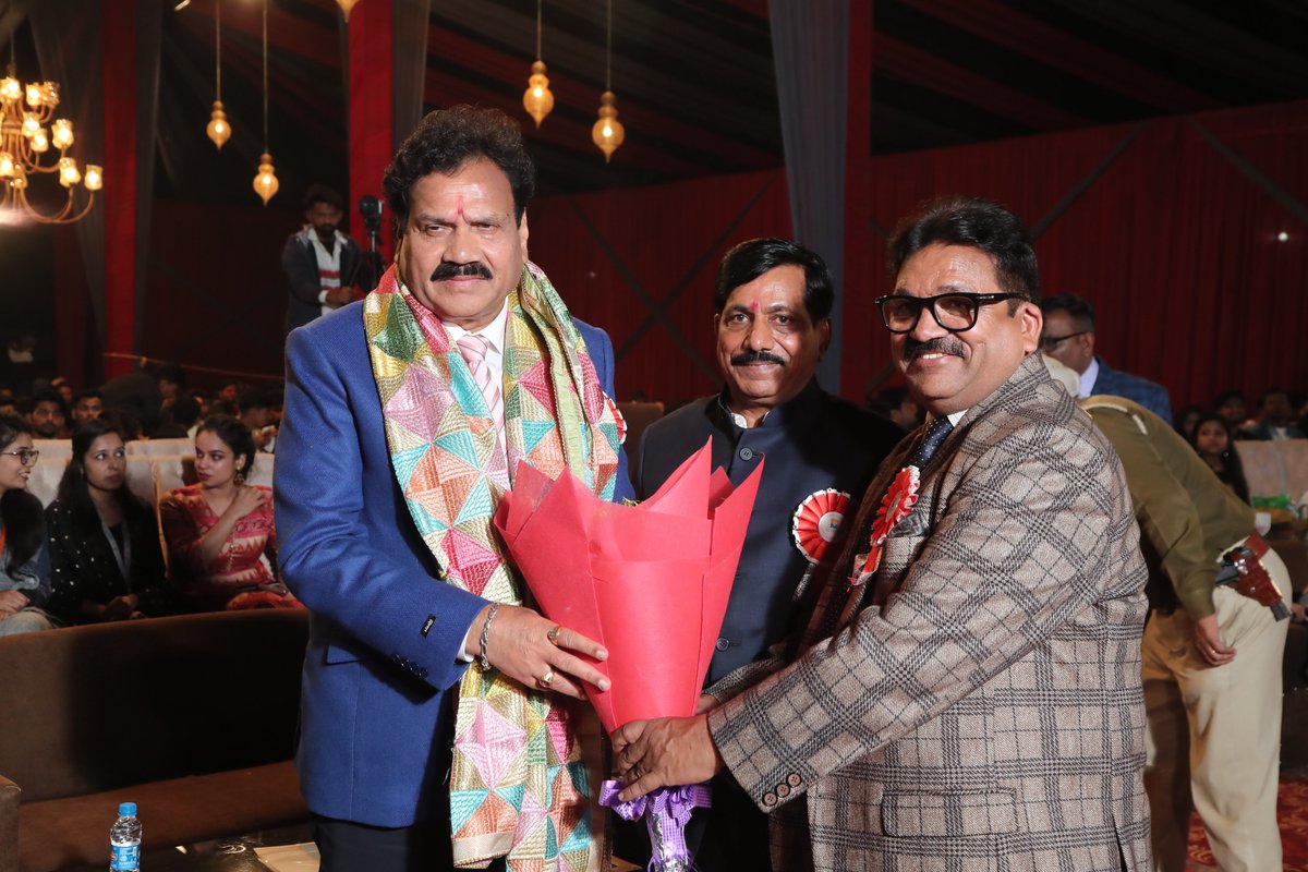 svietofficial's tweet image. We felt highly delight with the gracious presence of Hon&apos;ble Chief Guest Mr. Raj Kumar Verka, Cabinet Minister of Punjab on the occasion of Parichay Freshers&apos; Party 2k21. Let&apos;s have some glimpses from our #FreshersParty2021 #parichay2021 #Sviet  #freshers2021 #ChiefGuest