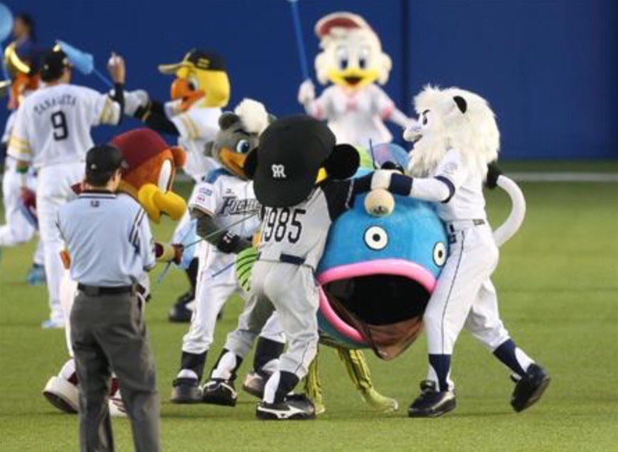 mondomascots's tweet photo. Rival mascots once tried to catch the mysterious fish with nets, but he escaped. https://t.co/nCSdmg89Ws