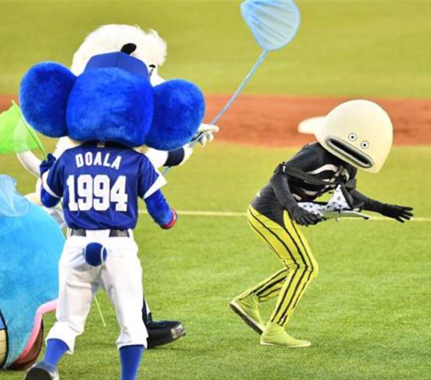 mondomascots's tweet photo. Rival mascots once tried to catch the mysterious fish with nets, but he escaped. https://t.co/nCSdmg89Ws