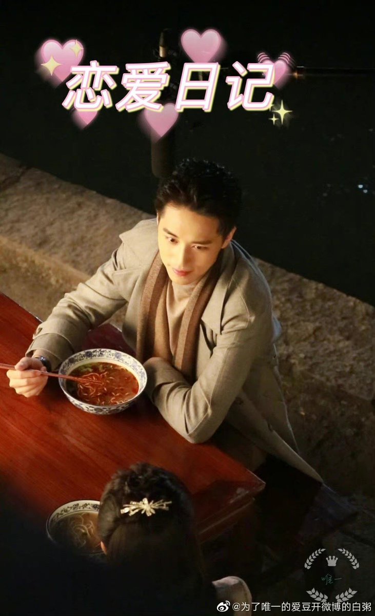 ดูรูปที่ปล่อยมา คือมีหลายเรื่องก็จะสับสนหน่อยๆ😂
แต่อยากดูคุณชายหรงที่สุด แค่สายตาในภาพนิ่งยังดูหวานกับเซียนเซิงขนาดนี้ 🥰