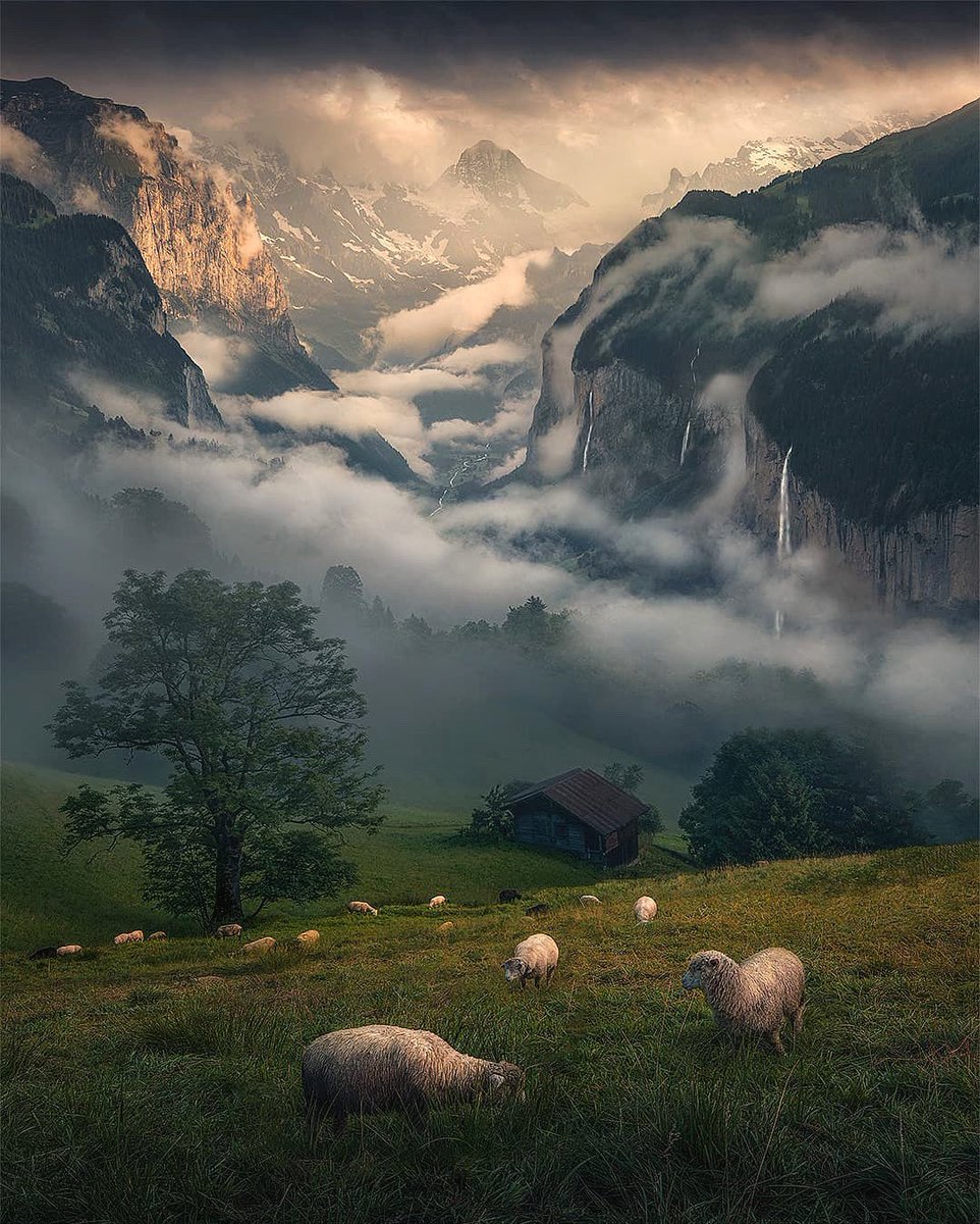 İsviçre'de atmosfer manzarası..