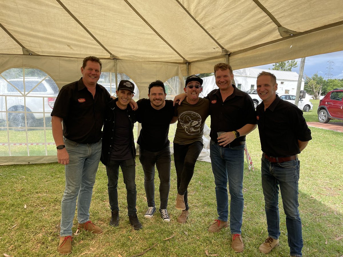 Lekker gekuier saam met die broers van <a href="/1925band/">1925band</a>
