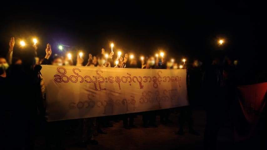 PhonePyaeZaw11's tweet photo. Night Strike to revolutionize the deprived human rights by revolution took place in #Longlone Tsp, Dawei District.
FREEDOM FROM FEAR
#Dec6Coup
#FckTheLaw
#WhatsHappeningInMyanmar https://t.co/gYP17LN9C7