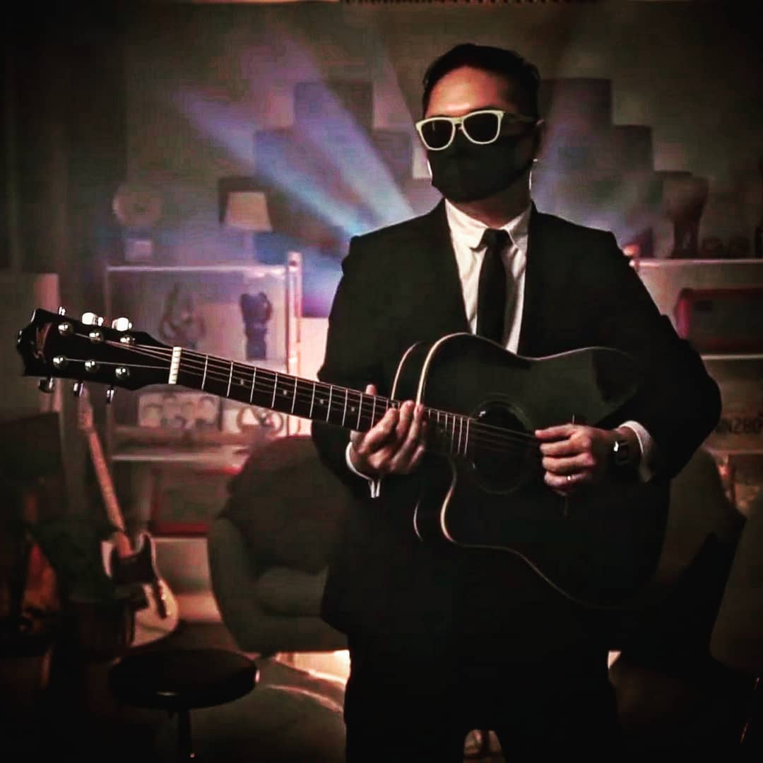 teamwormies's tweet photo. Happy birthday to our favorite guitarist in the world, @chinosingson of @theitchyworms! Wishing you another year that rocks! Cheers! 🤘🏻🎸🍻

#ChinoSingson #TheItchyworms https://t.co/dgcyJ8wqZk