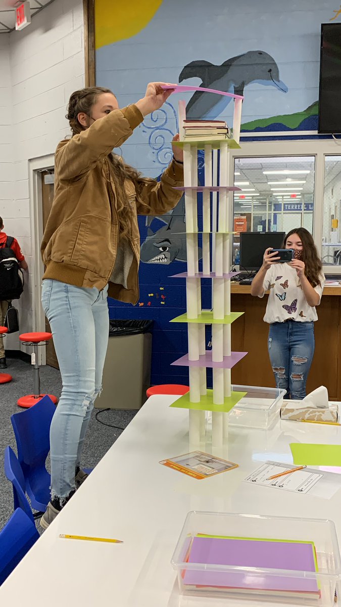 KCollinsTLMS's tweet image. Maker Space fun in the @tlmstornados  media center today with @tlmsmedia. Lots of neat creations taking place!