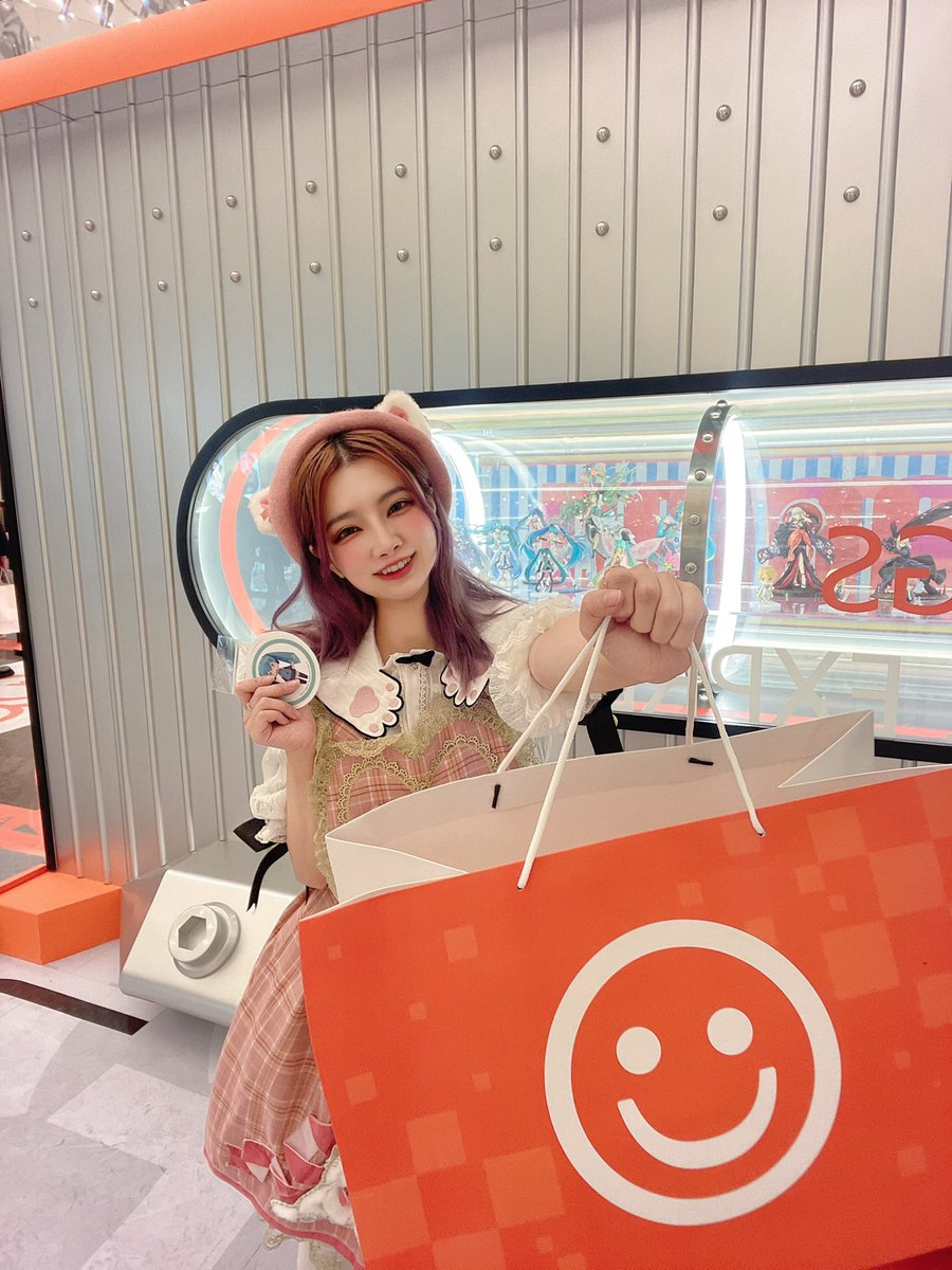 ゴッドスマイルで1日店長お勤めさせていただきました〜
ミクちゃんかわいいよ💕楽しい一日でした〜 https://t.co/cYgsEV4Ccl