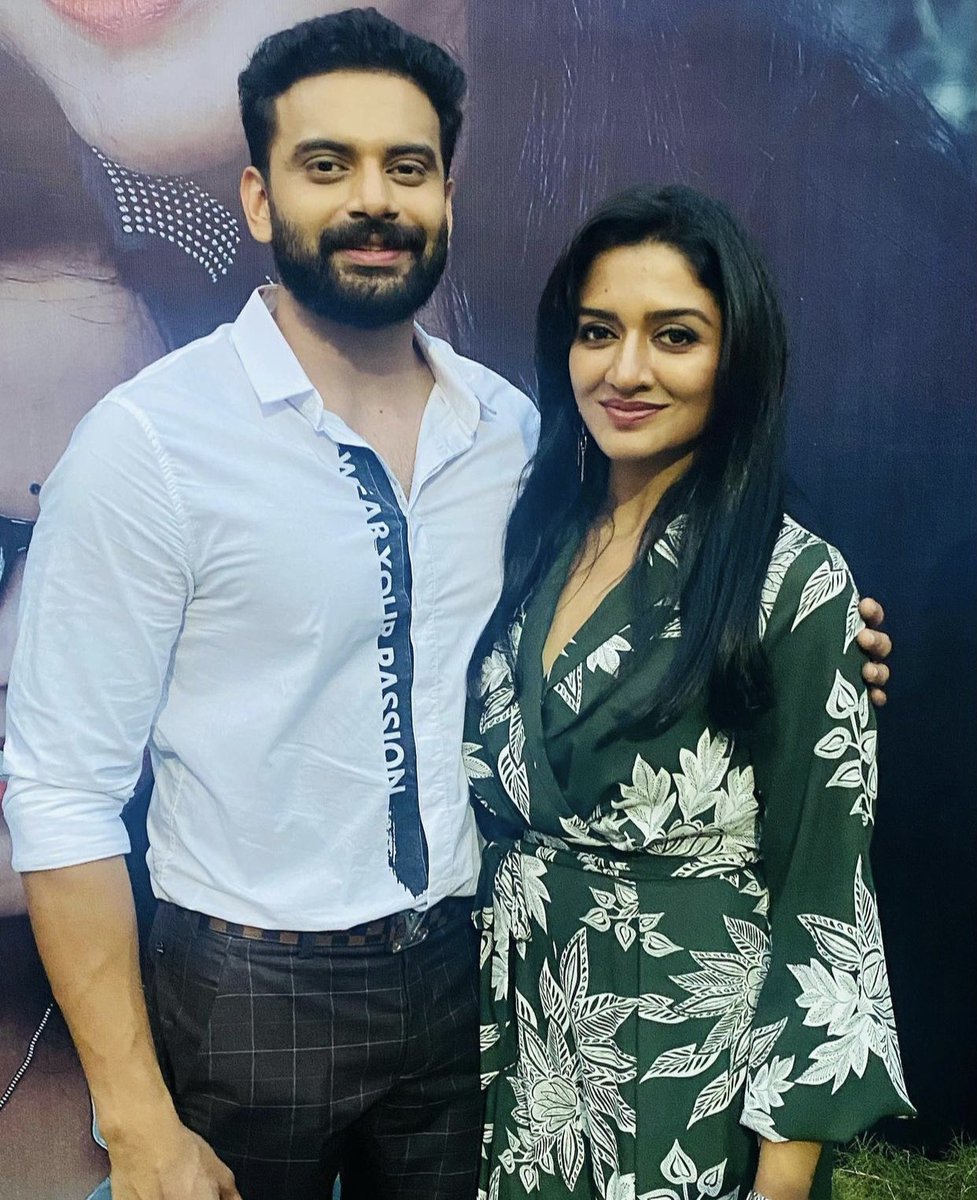 TheHemanthMenon's tweet photo. With this vibrant friend who cracks jokes and keeps everyone happy all the time 😅
A super positive person who is an extremely talented actor as well @Vimraman 
#grandmamovie https://t.co/RWVfx9Ckiw
