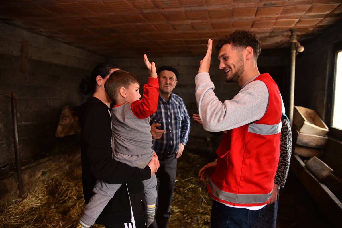 RedCrossKosova's tweet photo. The Red Cross of Kosova has supported 55 families (160 orphans), mainly women heads of households with difficult economic situation, a total of:  
15x🐄|20x🐝|20x🪡|4x🧶|1x💅|4x💇‍♀️|350x🐓|
Family Based Livelihood Project - Donation of  @krcs_org_kw &amp; partner @OICRedNetwork https://t.co/QNxZXGXFqZ