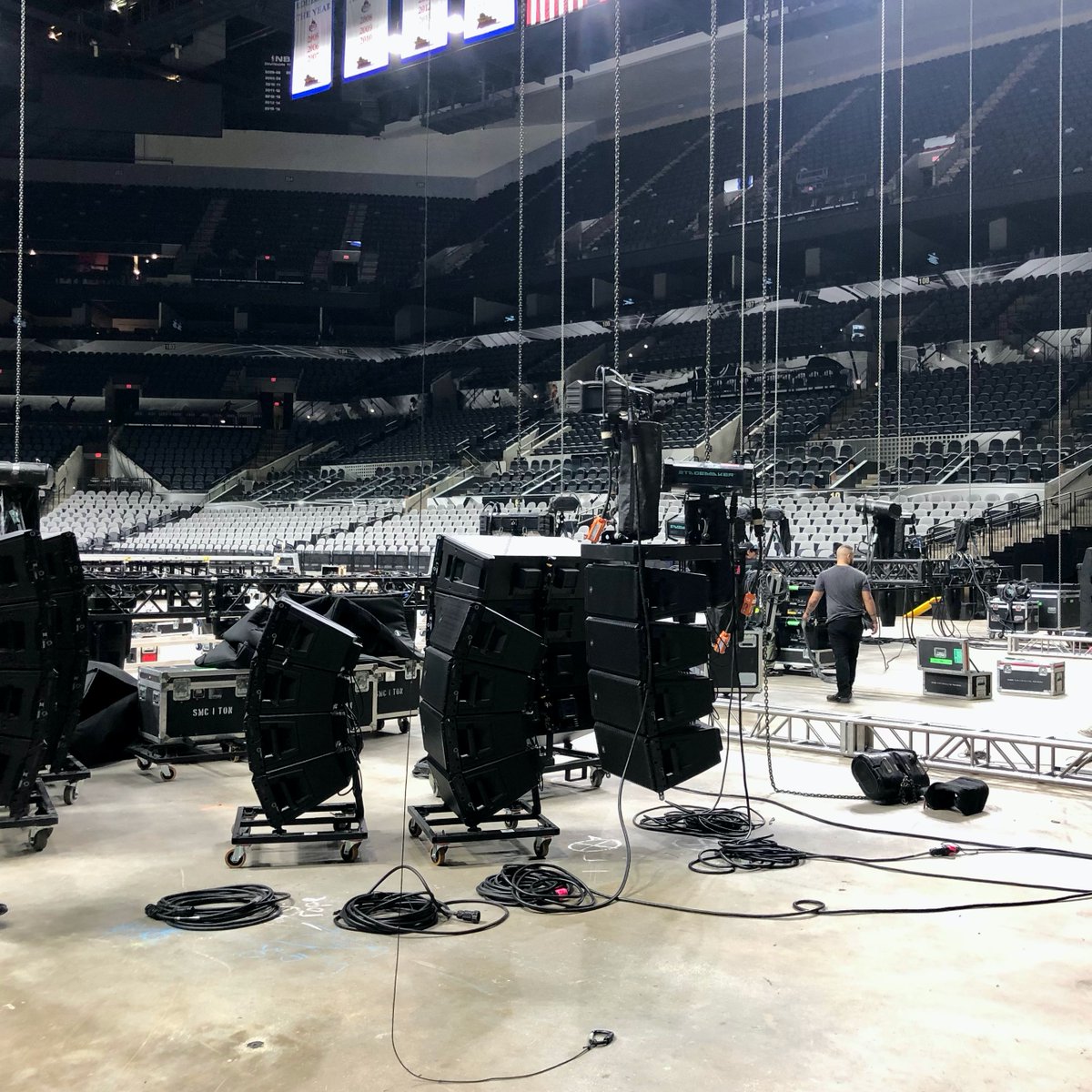 rcf_audio's tweet photo. Jo Koy Just Kidding World Tour 
AT&amp;T Center Texas, USA
Sound system provided by: @VideoBp 

HDL 50–A 4K x 32
HDL 30-A x 24
SUB 9007-AS x 8
RDNet 

#RCFaudio #ExperienceRCF #RCFspeakers #soundculture #RCFsound #soundengineer #linearray #linearraysystems #soundengineering https://t.co/aJU4cPA55U