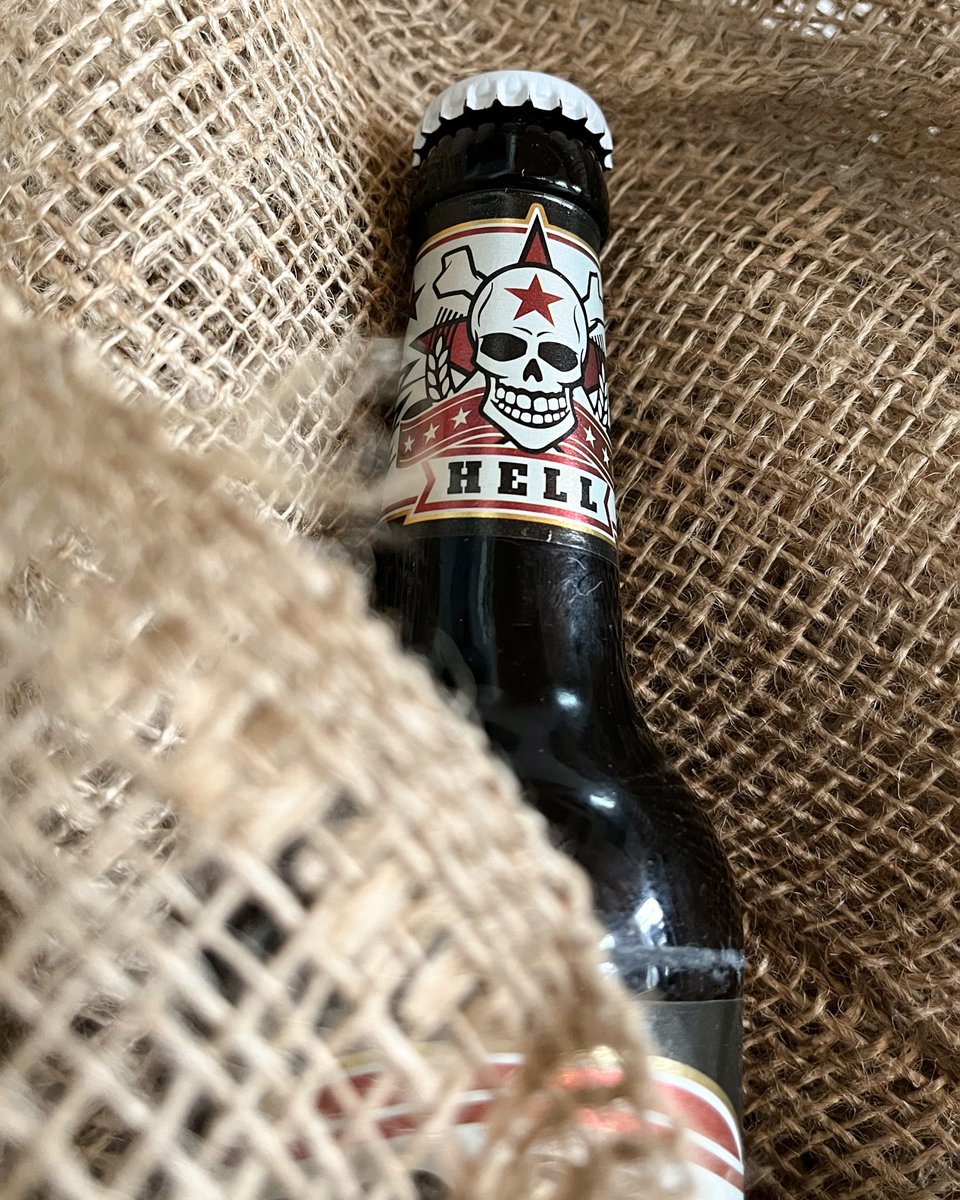 hosenhell's tweet photo. Was der Nikolaus so alles in seinem Beutel hat … Wir wünschen Euch einen schönen Nikolaustag!
#hosenhell #dietotenhosen @dietotenhosen https://t.co/opzM3wY71M