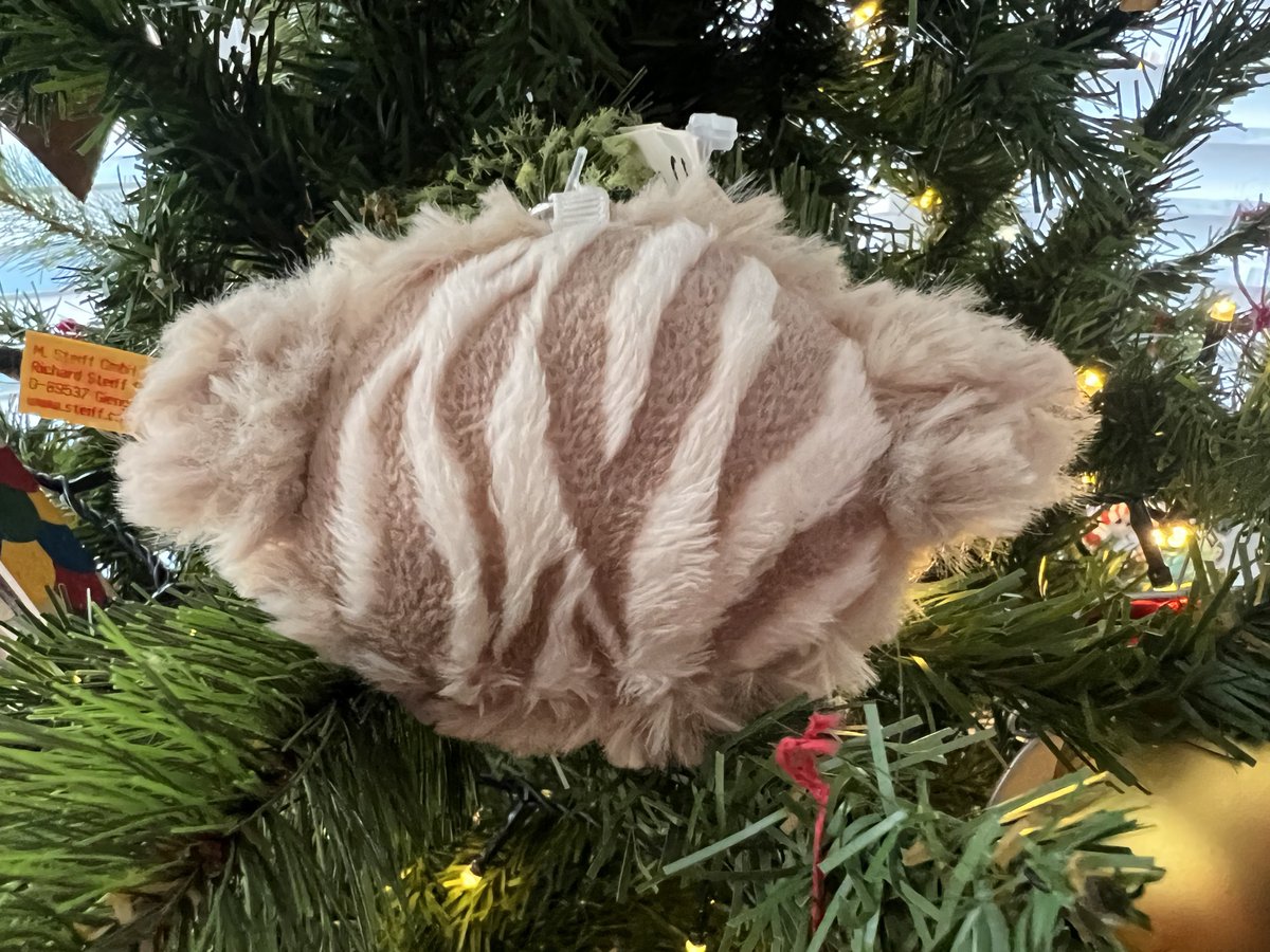 The Steiff Monkey Keyring even has little zebra style strips on the back 🐵 <a href="/BlogOnUK/">BlogOn Conference</a> <a href="/SteiffUK/">Steiff UK</a>  #MerrySTEIFFmas #gifted