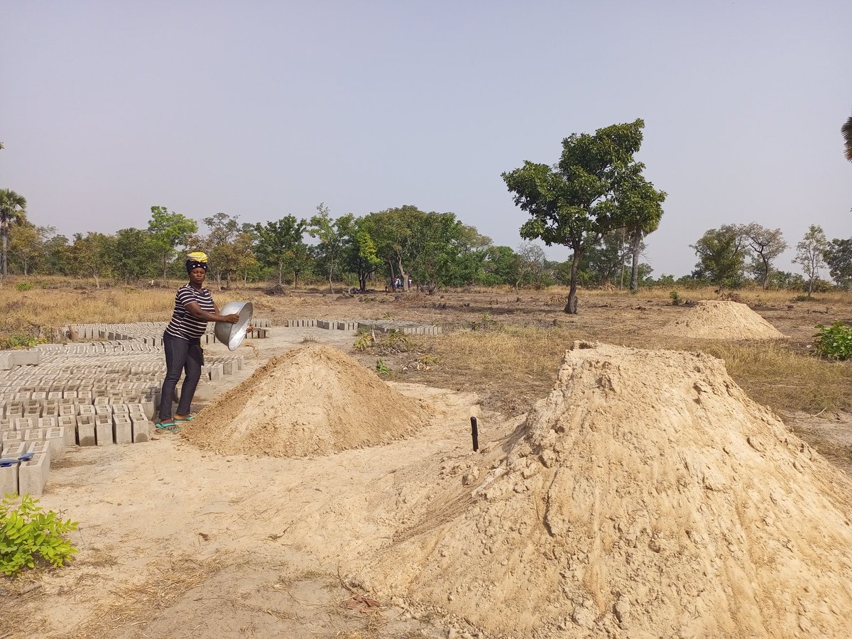 kevinossah's tweet photo. Après ma mission à Dapaong, à Kara depuis hier, ravi de visiter ce matin le site agroéologique (en construction) de l'ONG #OPAS à #Tchitchao. Dirigé par M. Maglo, un des participants à l'atelier de formation Nord du #REJFACT, le projet est financé par la @FranceauTogo via #PISCCA https://t.co/wu4afjtdh3