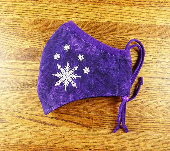 SantaFeKiss's tweet photo. Snow Flakes Embroidered on 3 layer face mask w Stretchy nose band to help eliminate fogging of glasses w Filter pocket / Handmade in USA https://t.co/EqnNkZRQ2V via @Etsy #giftforher #winterfacemask https://t.co/MfZEyZ2c6y