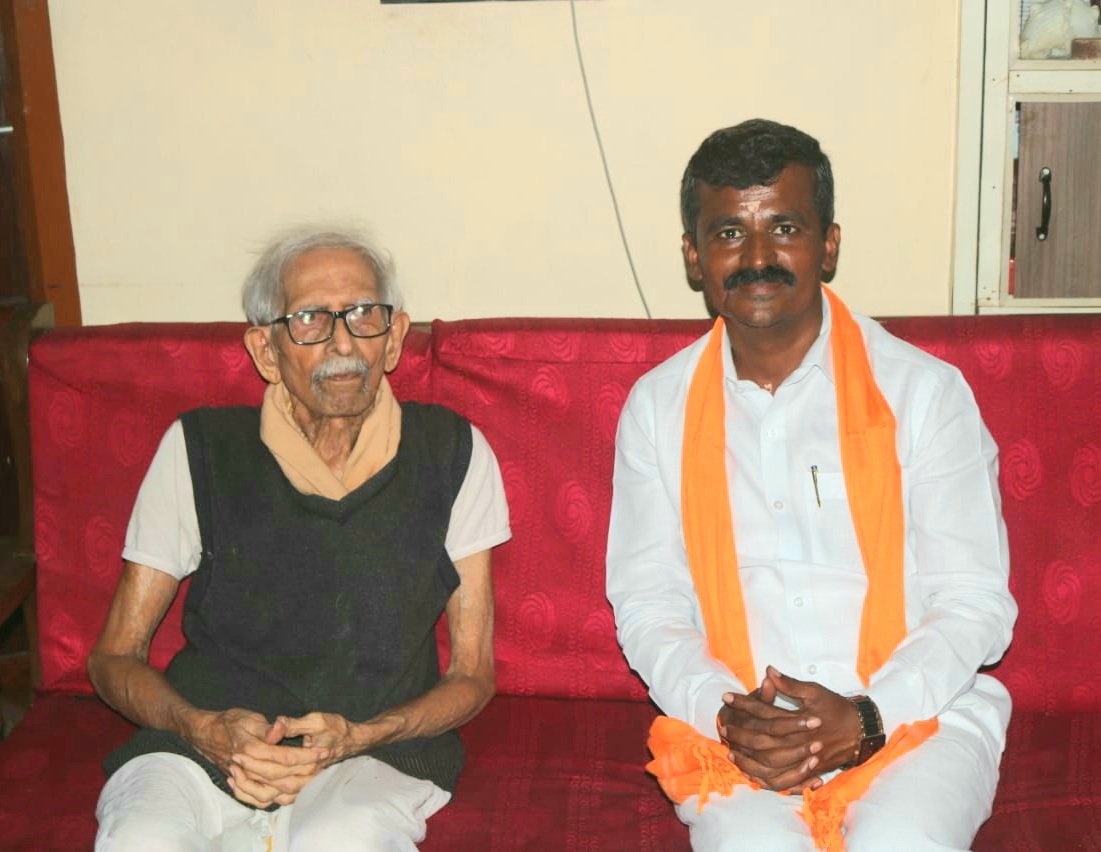 LNS_laggere's tweet photo. ಜನಸಂಘದ ಹಿರಿಯ ನಾಯಕ, ಮಾಜಿ ಶಾಸಕರು ಹಾಗೂ ಸರಳ ಸಜ್ಜನಿಕೆಯ ಉರಿಮಜಲು ಶ್ರೀ ರಾಮ ಭಟ್ ಅವರಿಗೆ ಭಾವಪೂರ್ಣ ಶ್ರದ್ಧಾಂಜಲಿ.

#laggerenarayanaswamy #rambhat https://t.co/XFUdtmpVQy