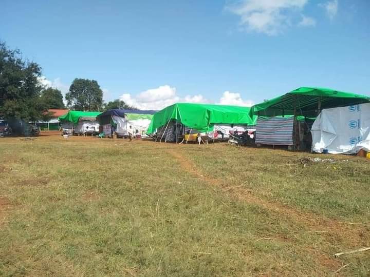 miN13700's tweet photo. In #Kyaukme township, northern Shan State, about 700 IDPs who have fled the fighting &amp; have not been able to return home, are in need of blankets &amp; warm clothes for this winter &amp; food
#HelpMyanmarIDPs @ICRC
#Dec6Coup @UNinMyanmar
#WhatsHappeningInMyanmar
@UNICEFMyanmar @Refugees https://t.co/Dj2E8JmY8V