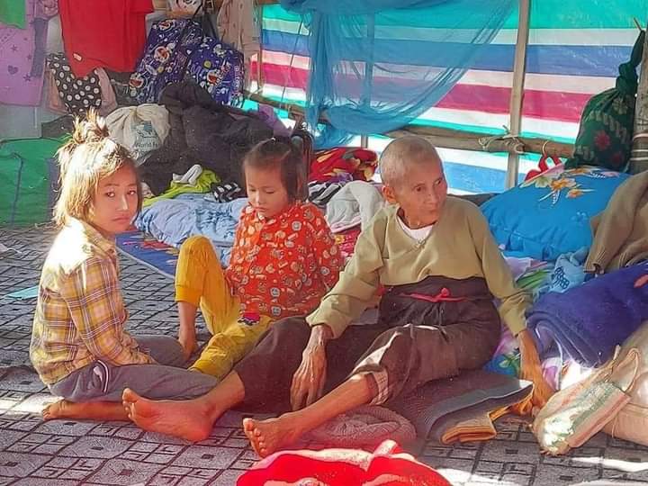 In #Kyaukme township, northern Shan State, about 700 IDPs who have fled the fighting &amp; have not been able to return home, are in need of blankets &amp; warm clothes for this winter &amp; food
#HelpMyanmarIDPs <a href="/ICRC/">ICRC</a>
#Dec6Coup <a href="/UNinMyanmar/">United Nations in Myanmar</a>
#WhatsHappeningInMyanmar
<a href="/UNICEFMyanmar/">UNICEF Myanmar</a> <a href="/Refugees/">UNHCR, the UN Refugee Agency</a>