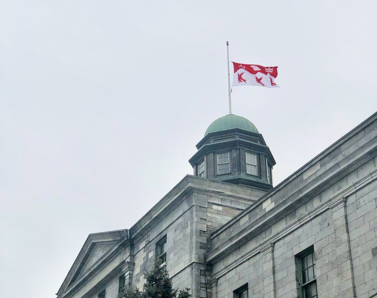 The University flag is lowered today, December 6th, 2021, in memory of the 14 women murdered at l’École Polytechnique de Montréal in 1989.