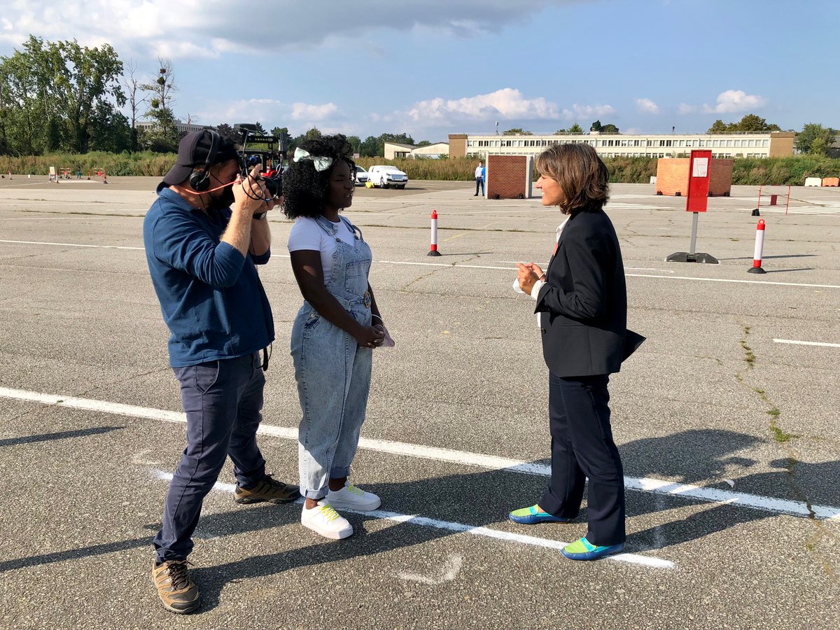 Transdev's tweet photo. 🆕Find Transdev #AutonomousTransport Systems in the new season of the french TV show “C'est toujours pas sorcier"! In this episode devoted to the car of the #future, Patricia Villoslada takes Cecile aboard an autonomous #iCristal shuttle
🎥https://t.co/sFCqeXinzN 
#Lohr #mobility https://t.co/7l2JavjfNo