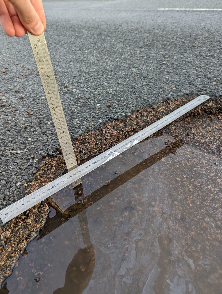 ewanjohnstone's tweet photo. @Aberdeenshire there are some awful potholes on the B9170 at old Meldrum. I took photos today to prove that they are still there despite your roads department closing my ticket to say they are repaired. This is unacceptable to lie and close the issue. https://t.co/jewnYzAxcb